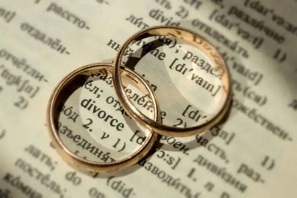 Image of rings removed before divorce mediation Sale